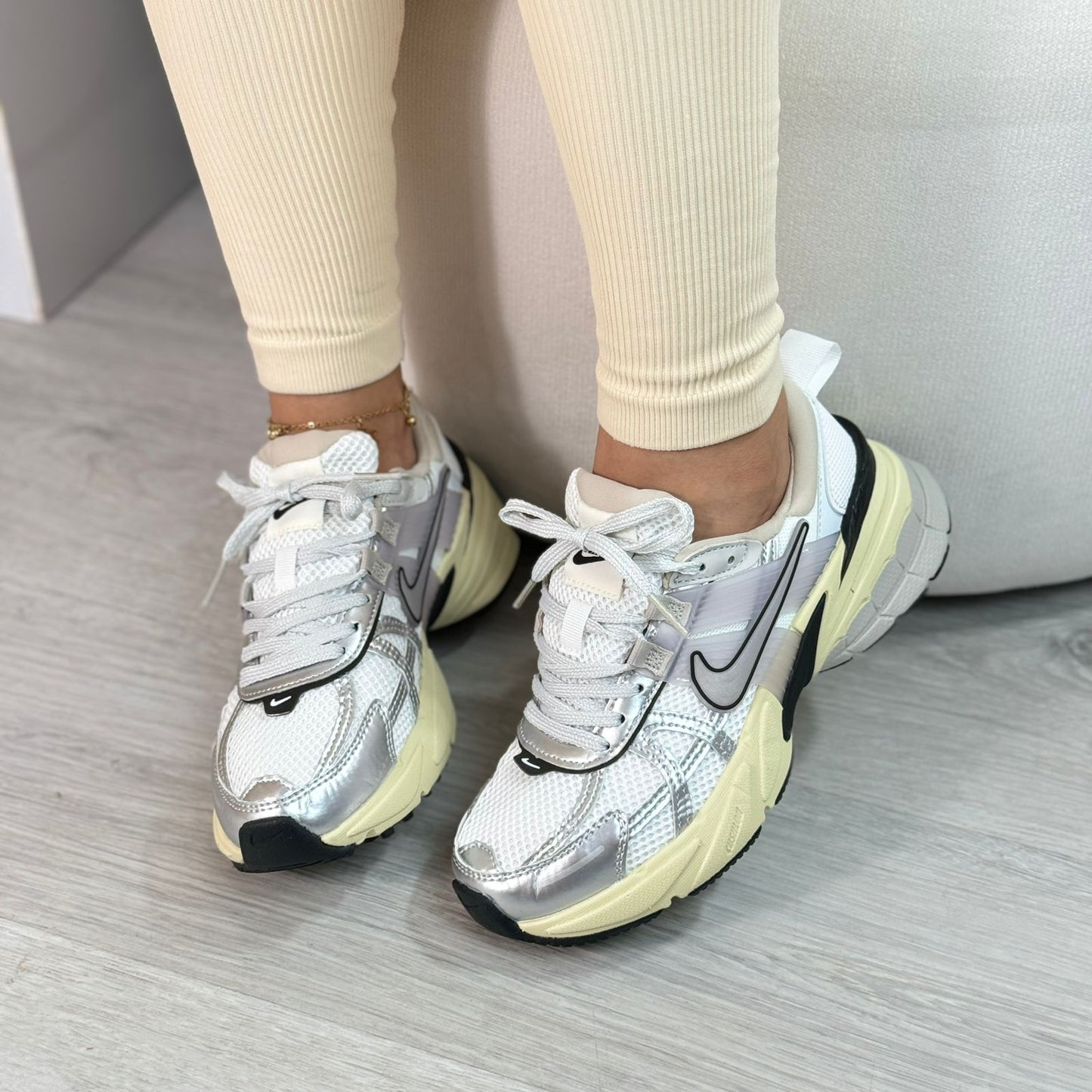 NIKE V2K MUJER